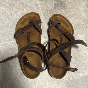 Women’s size 9 (40) Birkenstock Yara strappy leather sandals Excellent condition
